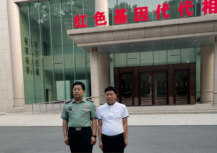 河南省軍區政治部副主任韓申國會見楊子良董事長合影留念